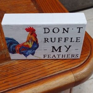 🌻 Wood "Don't Ruffle My Feathers" Sign